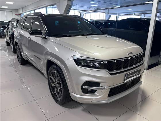JEEP COMMANDER 1.3 T270 TURBO FLEX OVERLAND AT6 JEEP COMMANDER 1.3 T270 TURBO FLEX OVERLAND AT6